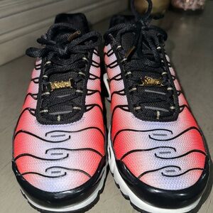 Nike air max plus sisterhood